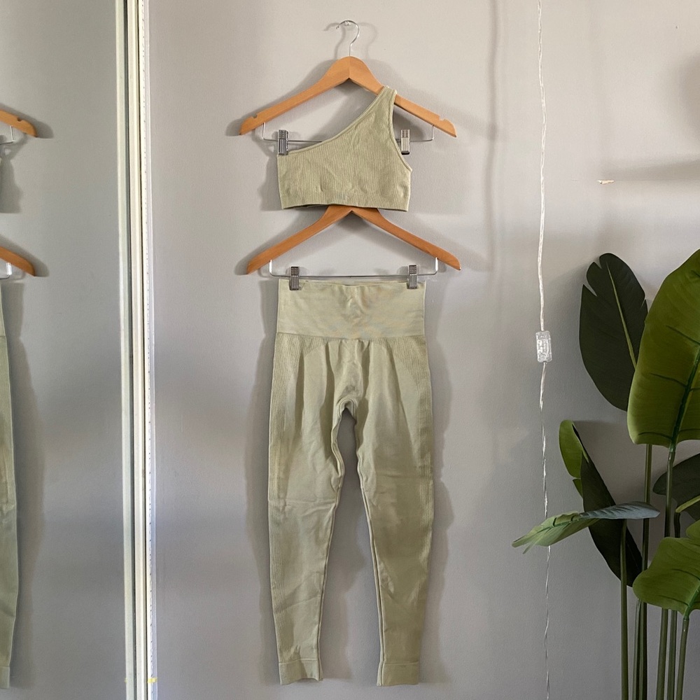 Set Active Bra & Leggings in Chai Latte